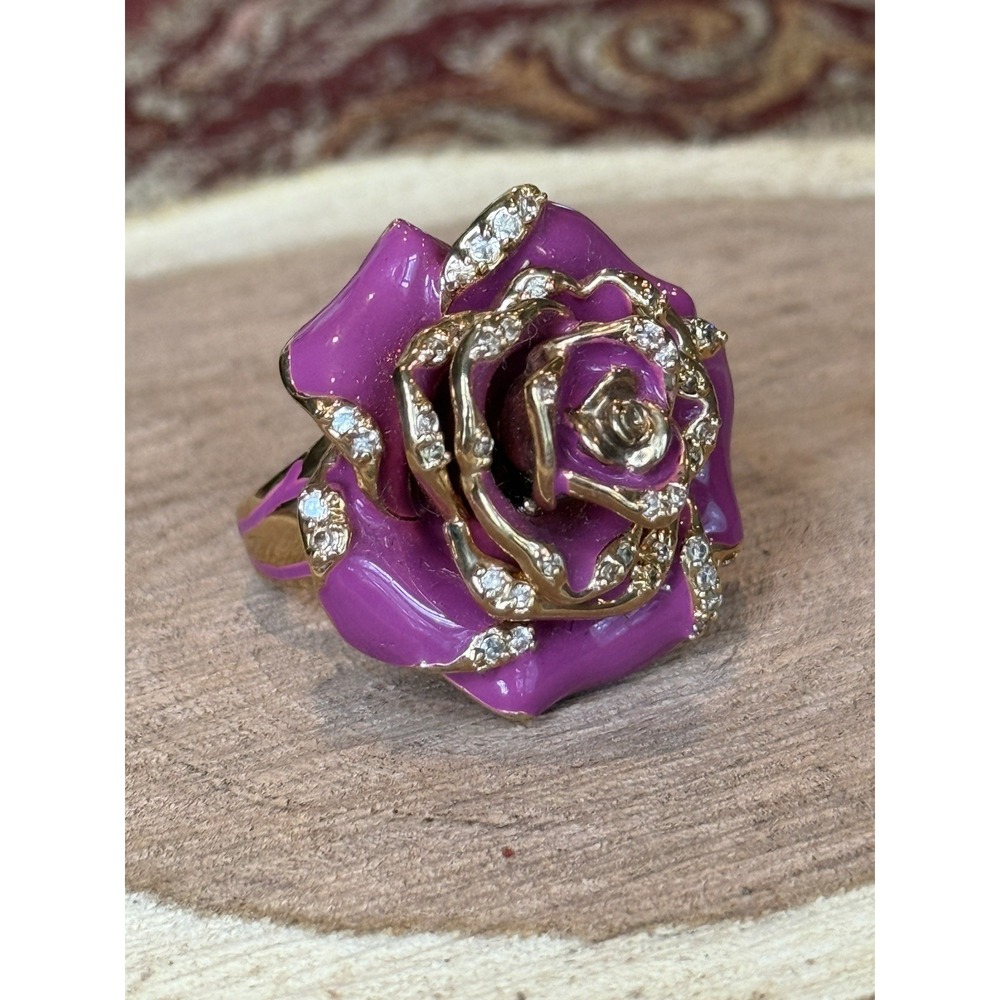 Large Chunky Enameled Rhinestone Rose‎ Cocktail Ring Sz 8 Gold Tone - Picture 3 of 6